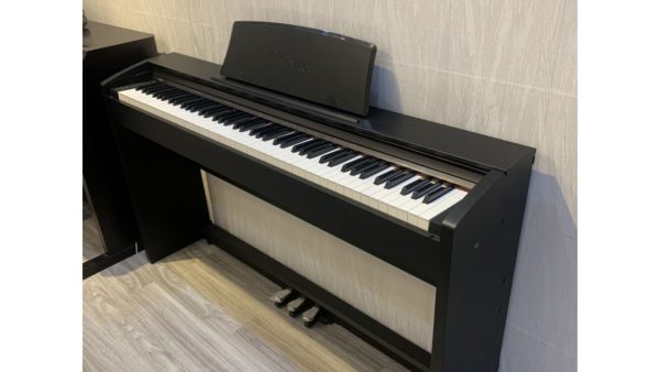 Nên mua đàn piano Yamaha hay Casio 