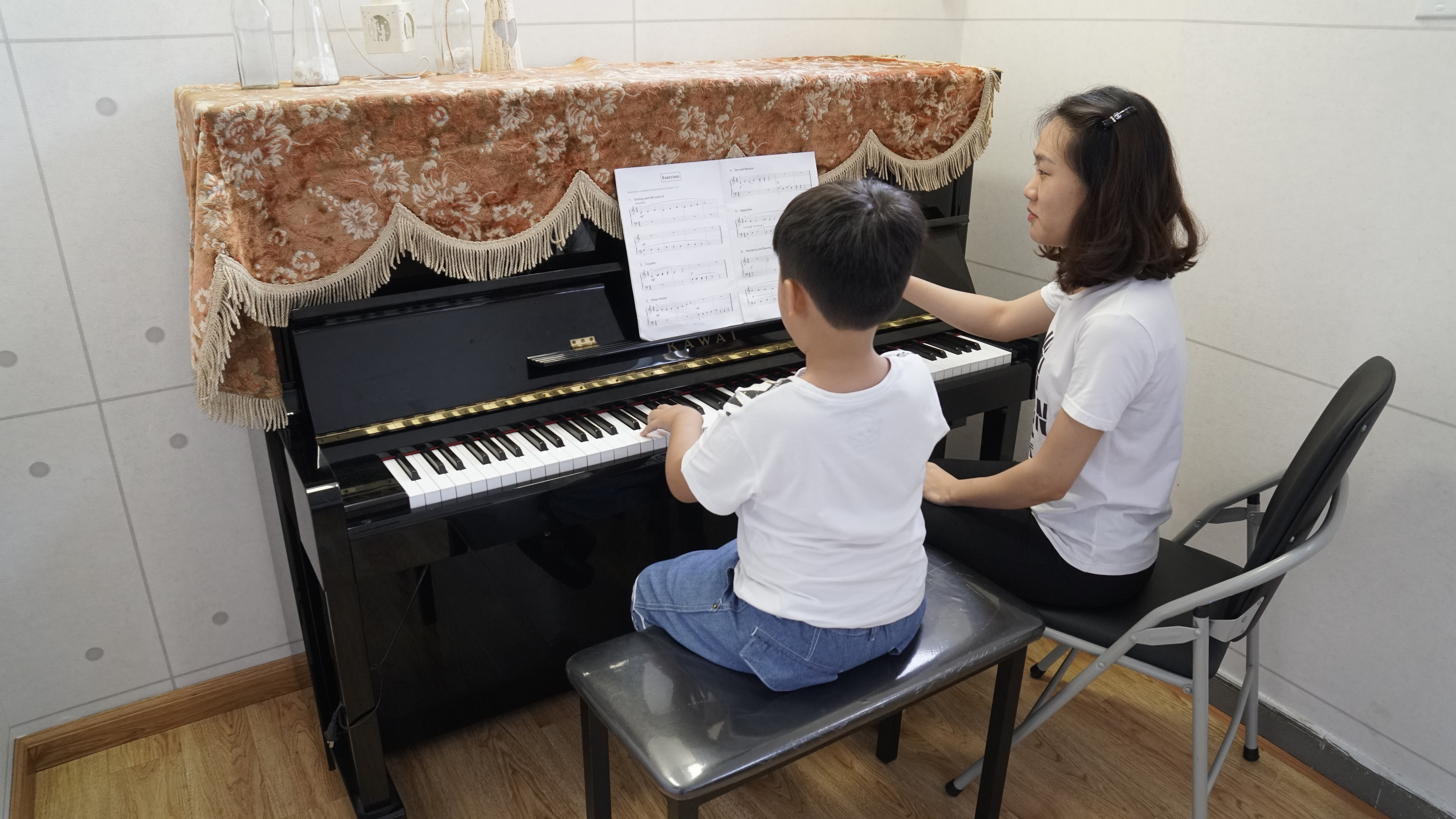 Đàn piano cho bé dưới 10 tuổi nên chọn mẫu nào phù hợp?