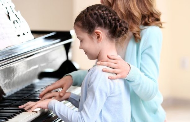 Khám phá các kỹ thuật dạy đàn piano cho người mới bắt đầu - Bí quyết để học piano hiệu quả ngay từ đầu