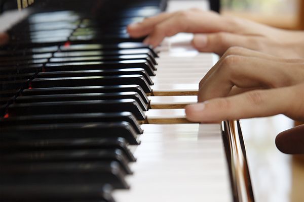 hoc dan piano tai nha quan 10